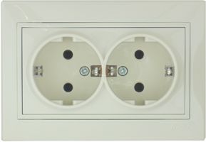 Розетка Lezard MIRA двойная скрытая установка с заземлением крем с кремвой вставкой