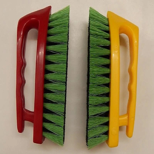 Щетка утюг 140х72мм жесткая щетина