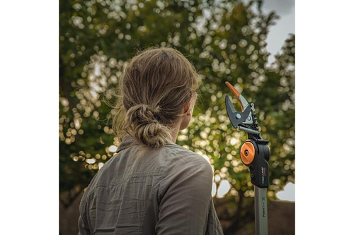 Сучкорез-высоторез FISKARS 1650мм с телескопической ручкой PowerGear UPX82