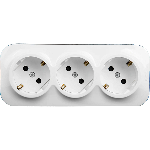 Розетка Legrand тройная открытая установка с заземлением белая