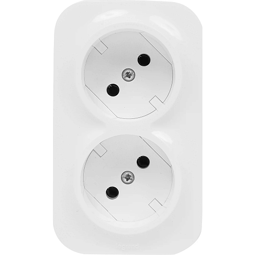 Розетка Legrand двойная открытая установка с заземлением белая