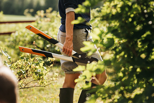 Сучкорез плоскостной малый  FISKARS 570мм PowerGear LX92